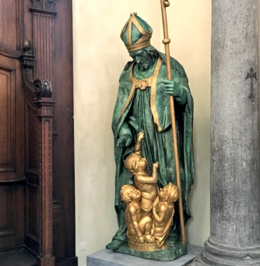 Standbeeld Sint-Niklaas in de Sint-Niklaaskerk