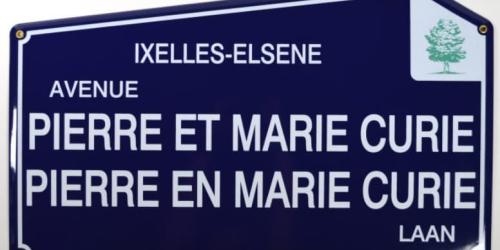 Van de stad naar het museum: straatnaamborden in de collectie